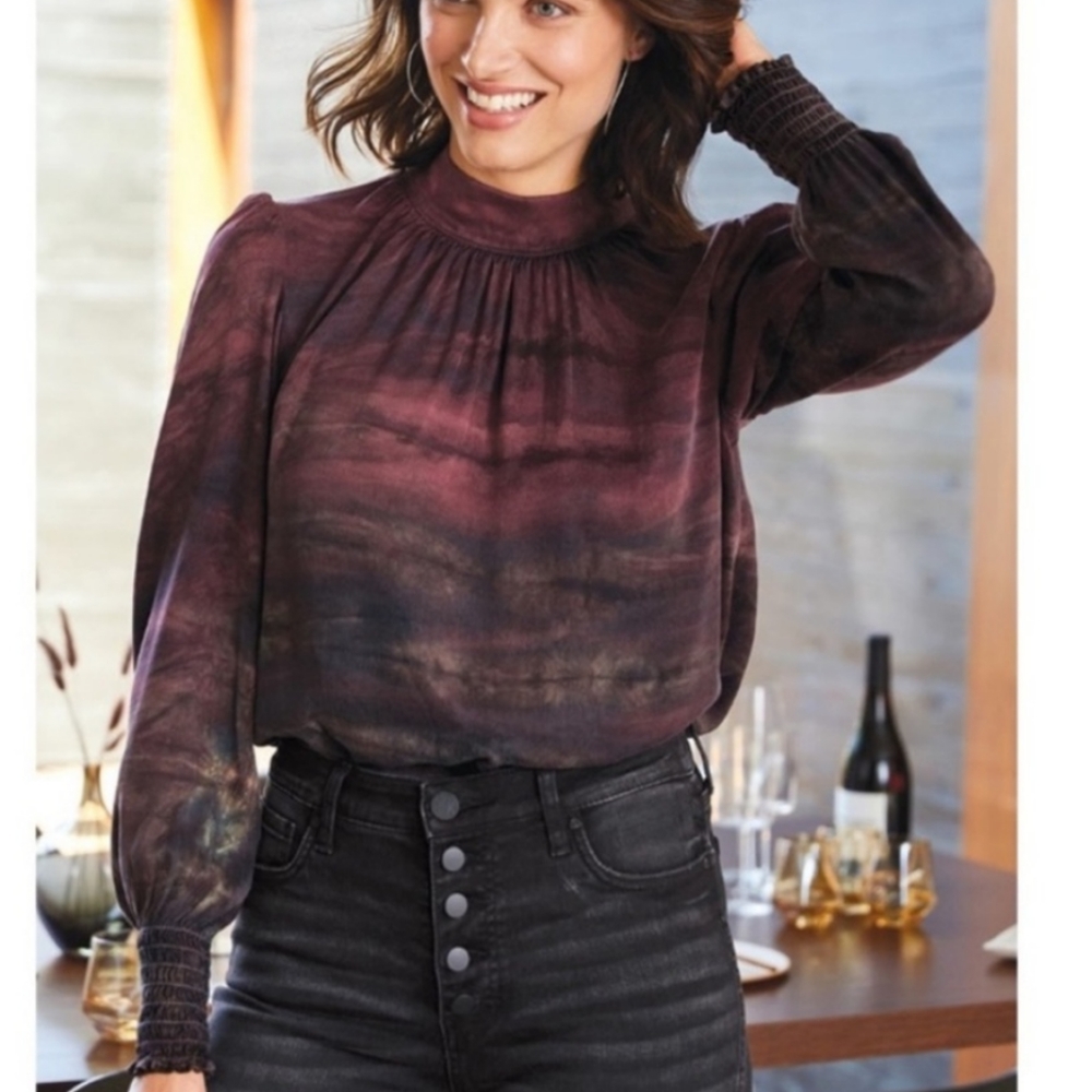 Evereve  Cloth and Stone Wild berry  Horizon Dye Mock Neck Blouse in a medium